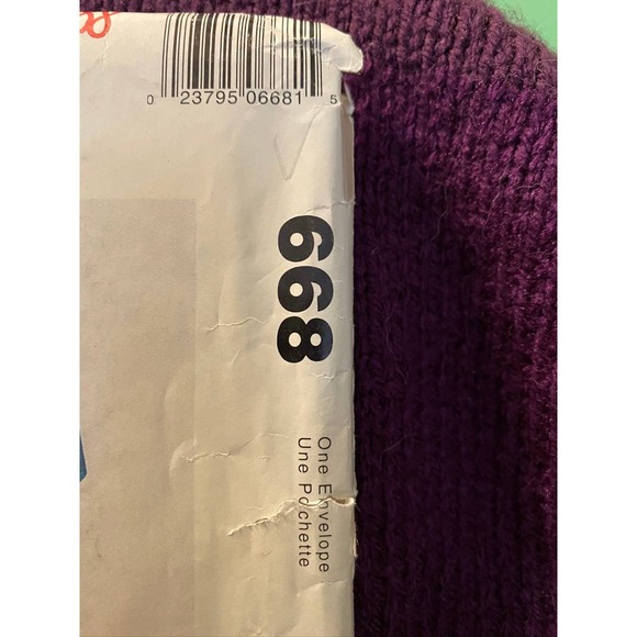 McCalls Sewing pattern 668 poncho in a pouch - Picture 2 of 6